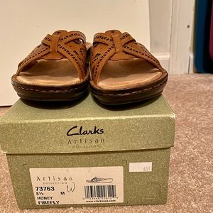 Clarks Artisan Collection light brown leather sandals. 8.5M